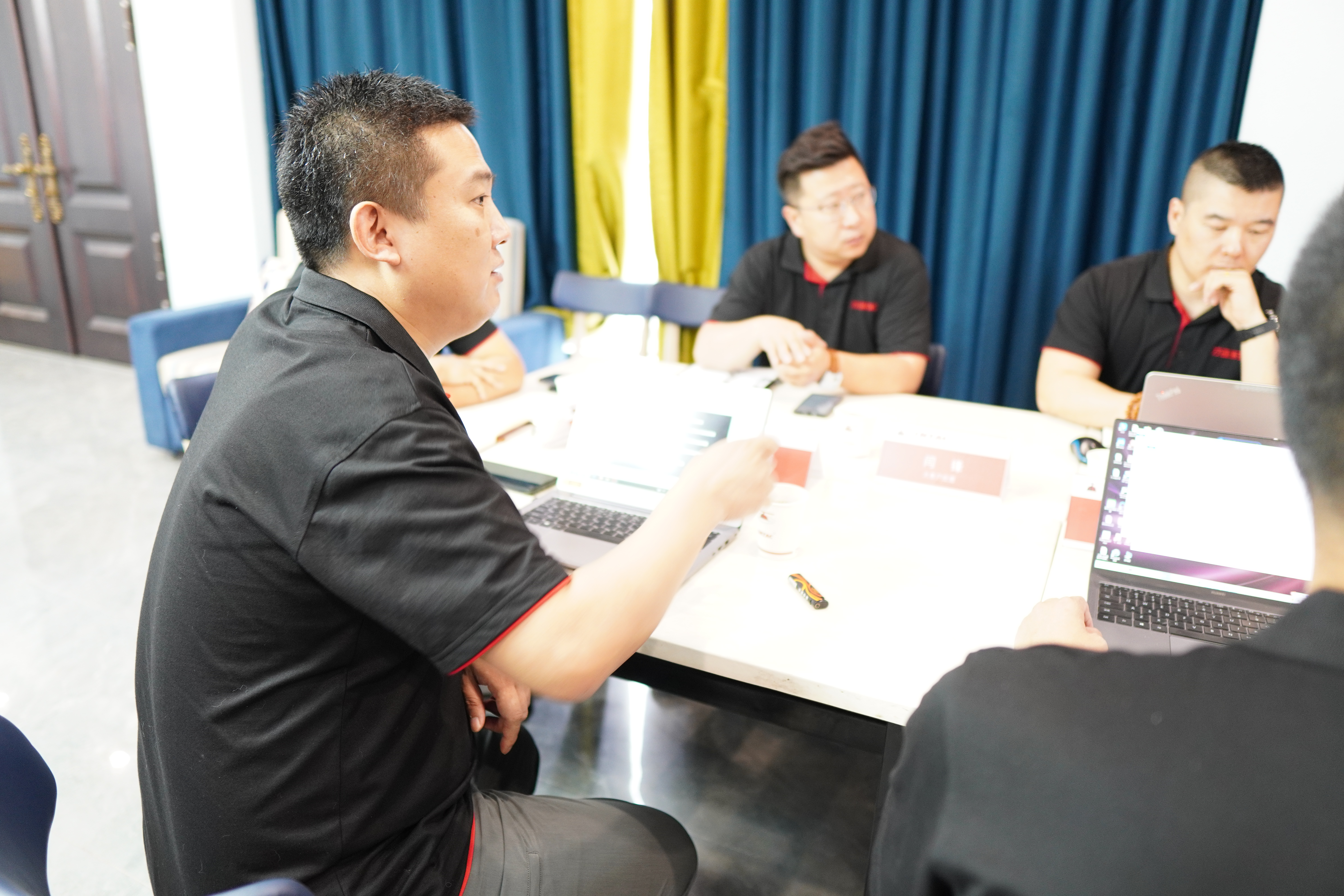 Atividades de constru&ccedil;&atilde;o de grupo da confer&ecirc;ncia de vendas do meio do ano de 2022 P3